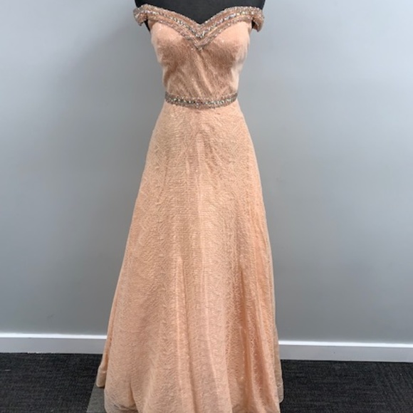 Dress - Picture 3 of 7